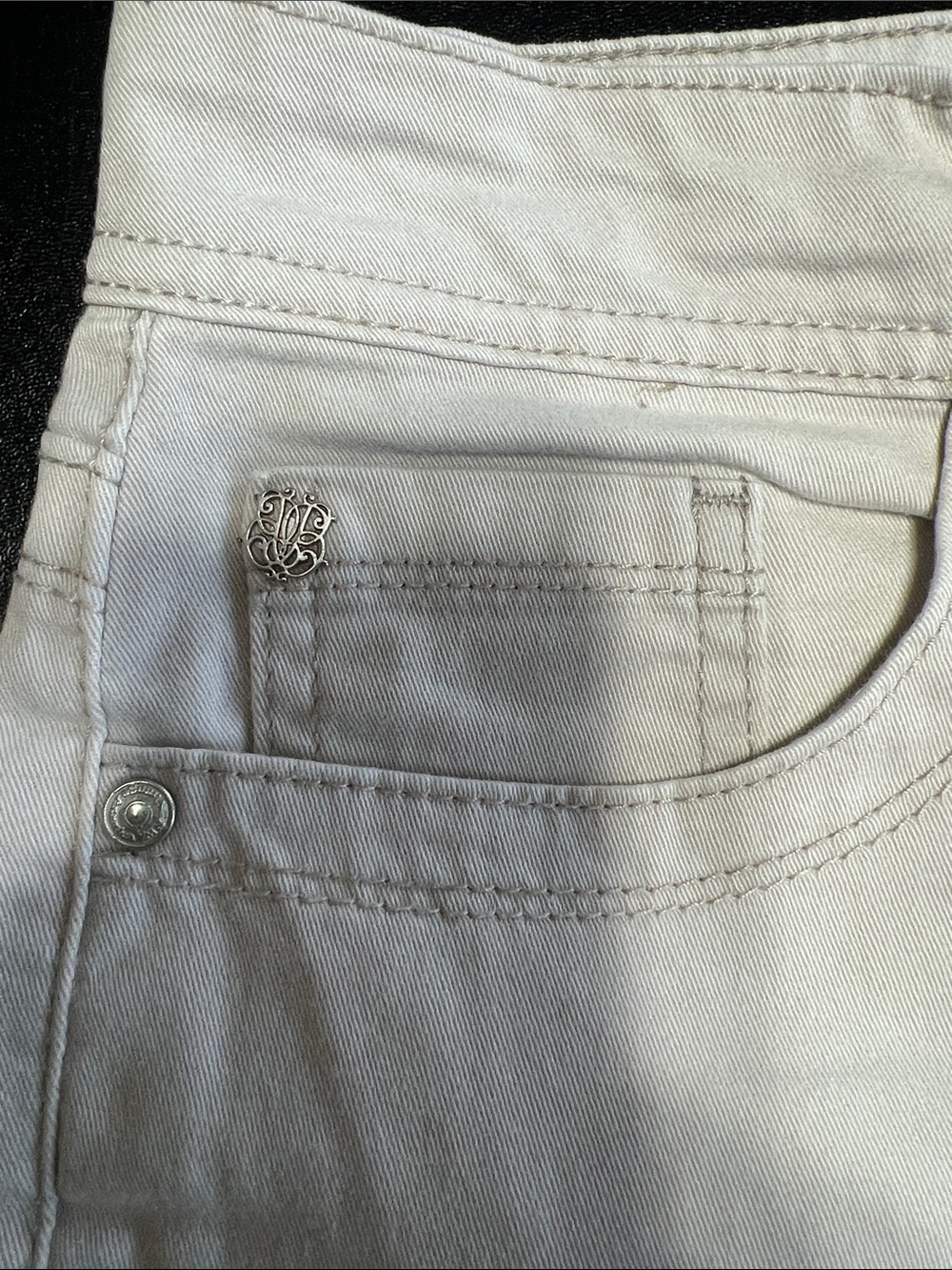 Women's White Bermuda Shorts — Tailored Everyday Style - Picture 6 of 10